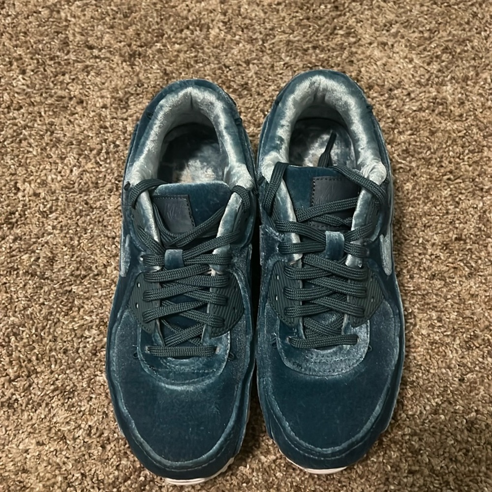 Nike Air Max 90 “Lucky Charms” Women’s Size 8 Aqua Blue Velvet & White Soles